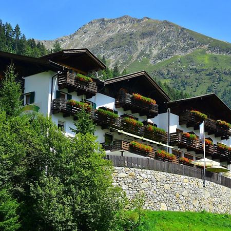 Hotel Jaegerhof San Leonardo in Passiria Esterno foto