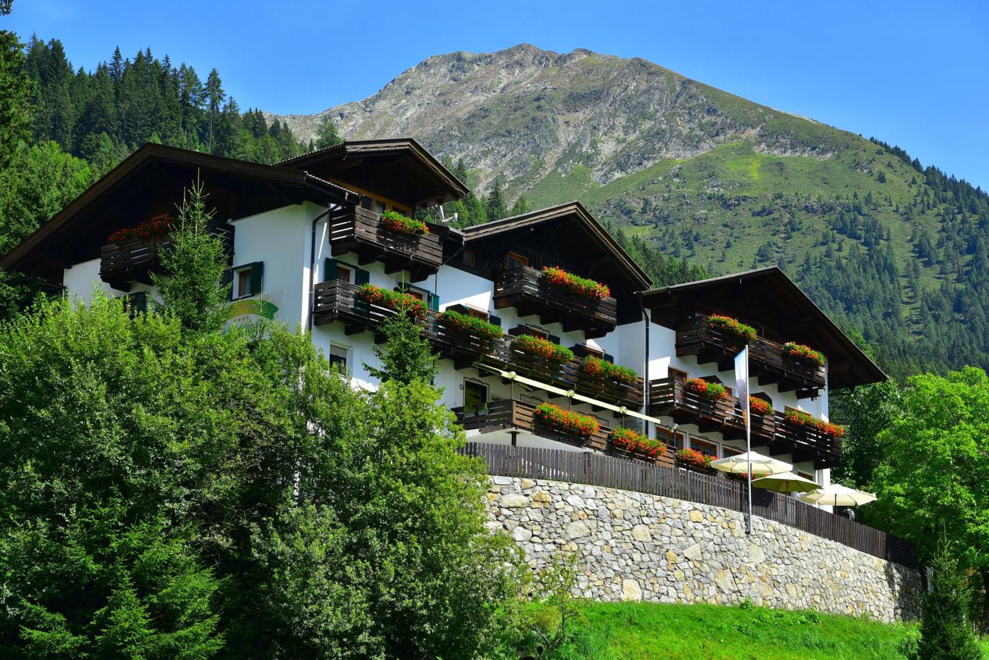 Hotel Jaegerhof San Leonardo in Passiria Esterno foto