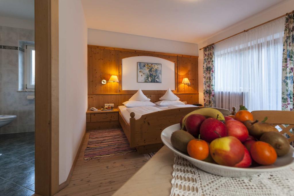 Hotel Jaegerhof San Leonardo in Passiria Esterno foto